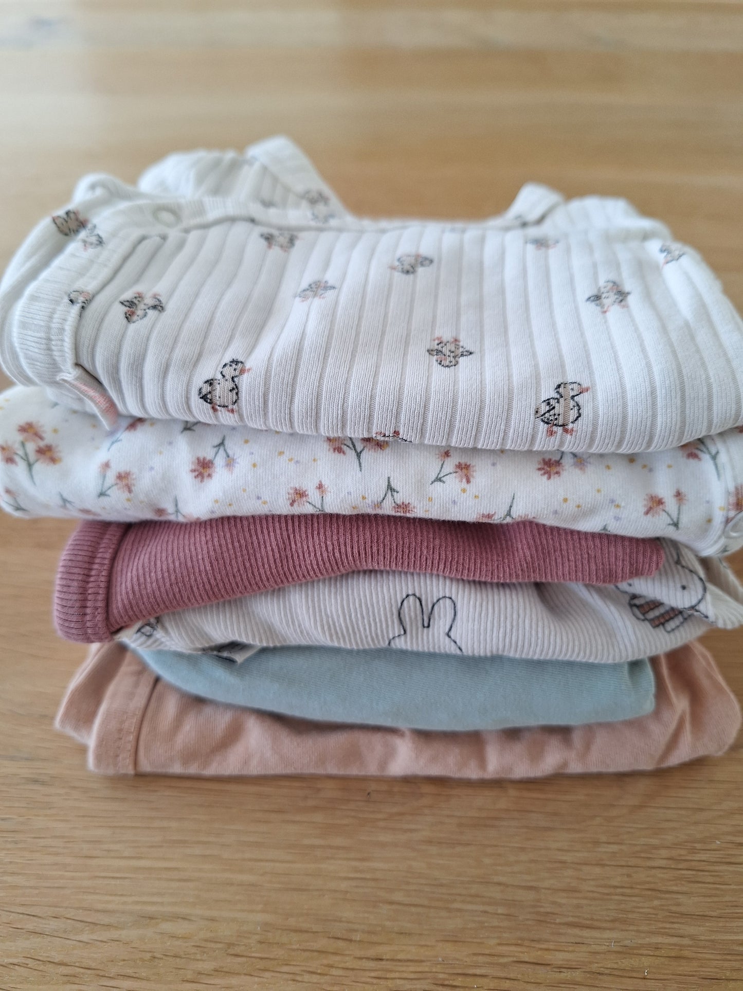 Naamslinger van babykleding